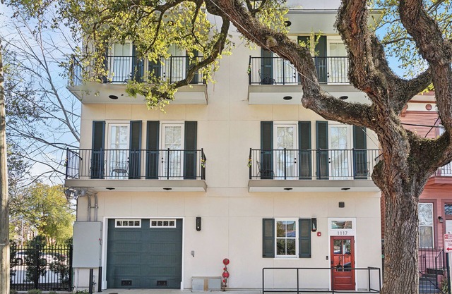 The Lafitte Suite - French Quarter Views!