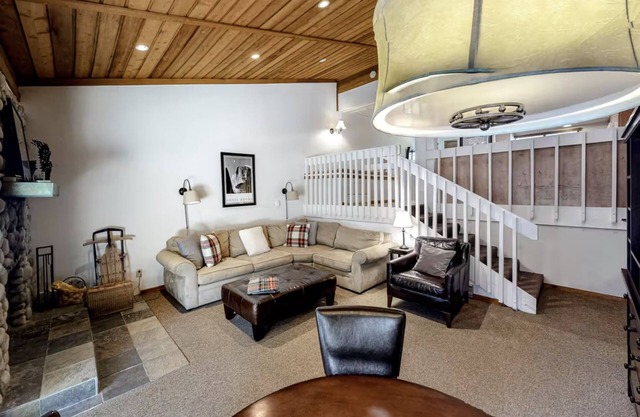 The Lake House - 2bd/2bth condo 19 at Huntington Lake