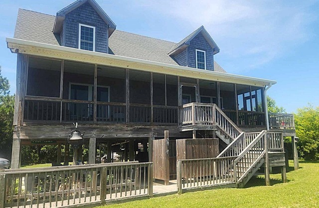 The Lake House: Private Large Yard l Screened Porch