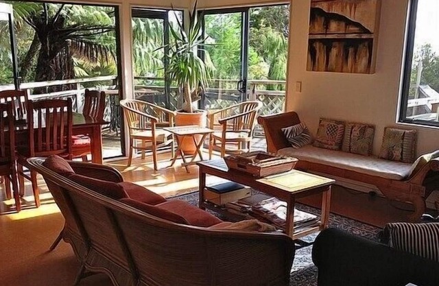 THE LAKE HOUSE - PUKAWA HOLIDAY HOME, family friendly in Pukawa Bay