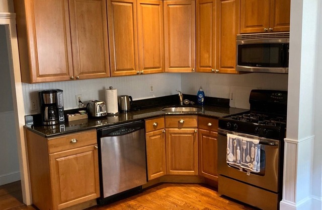 The Lakeview Retreat/15 Min Walk to Beach