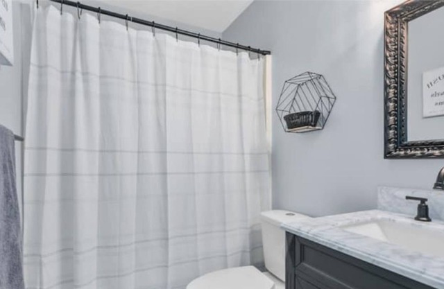 The Landing Pad-2 Bedroom 2 Bath w/garage parking