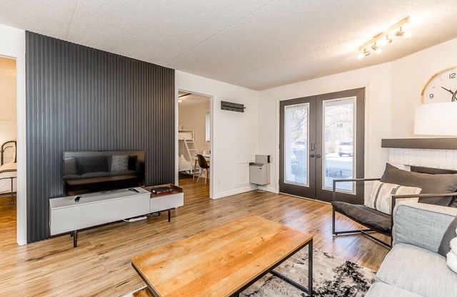 The Landing Pad - Condo in Collingwood