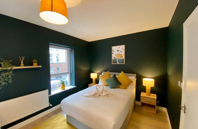 The Large Group House by Shortstays - Dublin City Center - Sleeps 21