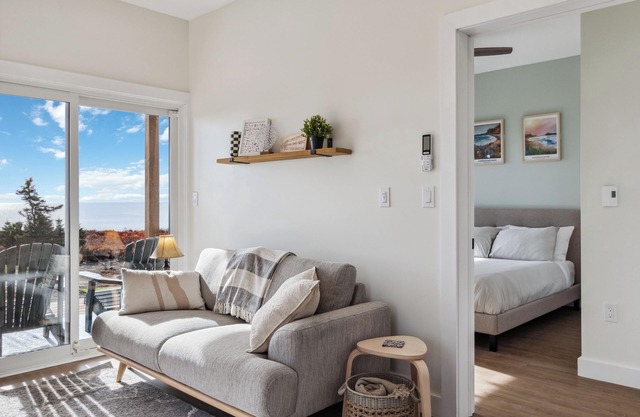The Left at Surf Western Head - 3BR with Oceanfront Hot tub views