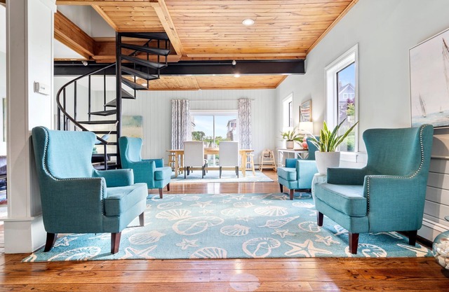 The Lighthouse Inn & Suites