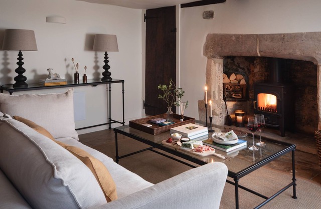 The Little House is on The Hill in Burford, a Grade II listed cottage in the heart of this historic