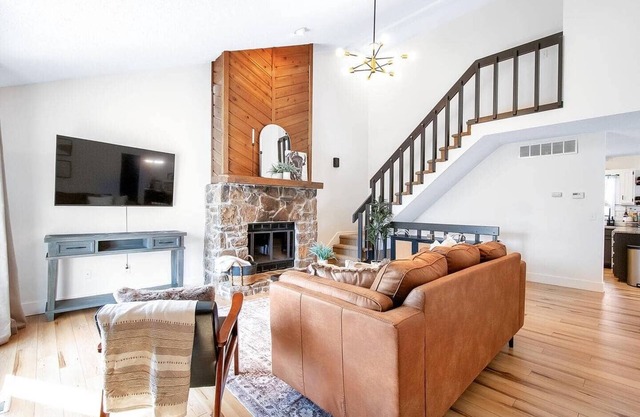 The Lodge is a spacious 4 bed, 2.5 bath home, styled with mountain/lodge decor