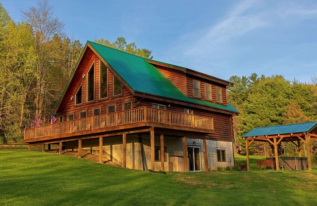 The Lodge with hot tub and 40-acre trails