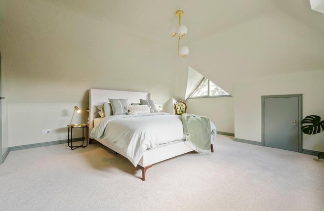 The Loft - A Stylish Holiday Property in Weymouth with Sea View and Parking