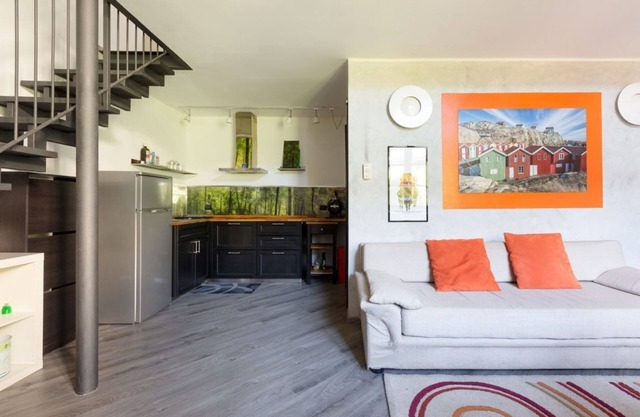 The Loft Quaranta is located in the Vigentino district of the city of Milan and boasts a spacious terrace equipped with outdoor furniture, barbecue and plants which guarantee considerable added value, especially on pleasant spring and summer evenings!It