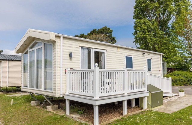 The Lookout - a caravan that sleeps 4 guests in 2 bedrooms