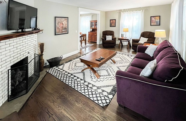 The Lookout: Your Charming Stay Near Seneca Lake!