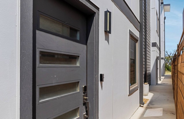 The Luxury Escape Historic District Close 2 AllnInternal:1120 Galveston -Unit5
