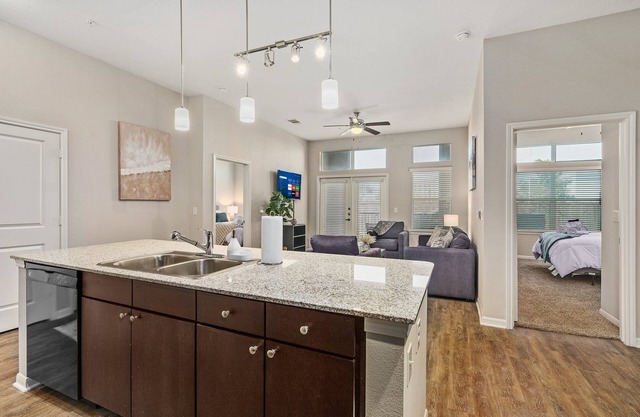 The Luxxe Suite (NRG Stadium + Med Center)
