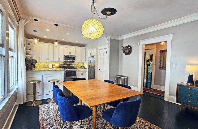 The Manhattan, 3BR/2Bath, Spacious Craftsman in Grant Park/ATL, Screened Porched