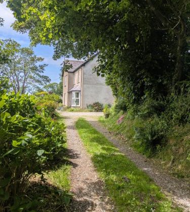 The Manse featuring the Daisy Camrose