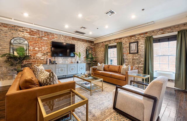 The Marcell - 2B/2B Top Floor, FQ Apt. 60 Day Min. Rental