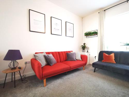 The Mellor - Holiday Home With Free Parking - 5 Minutes Drive to Coop Live Arena, Etihad Stadium & Manchester City Centre