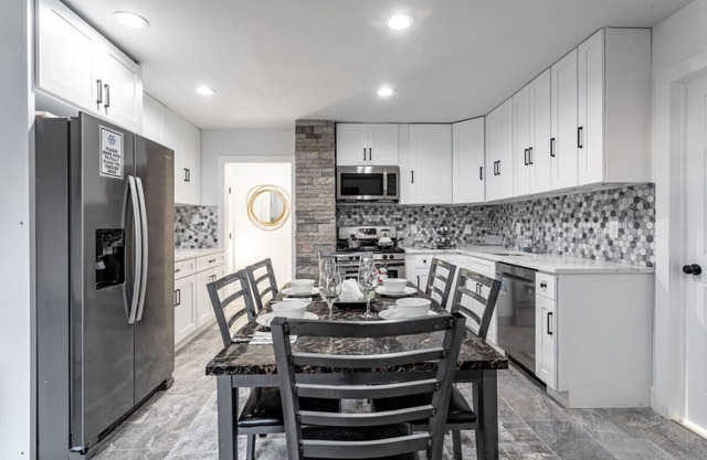The Modern 4BR – Near NYC, Free Parking, Sleeps 12