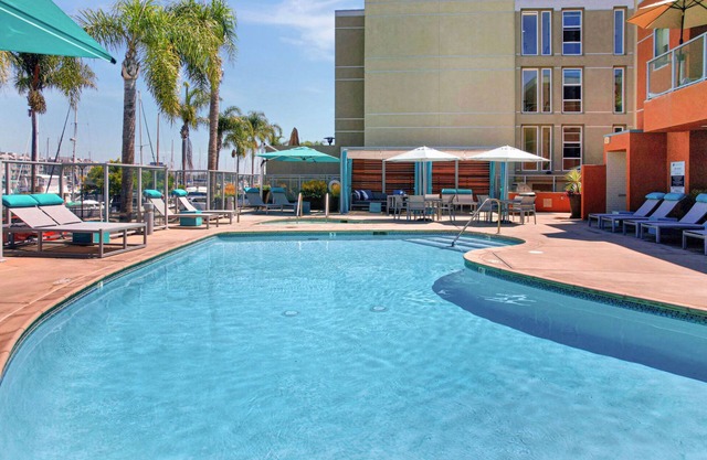 The Moonstone - Cozy Marina side Garden View Pool/Gym