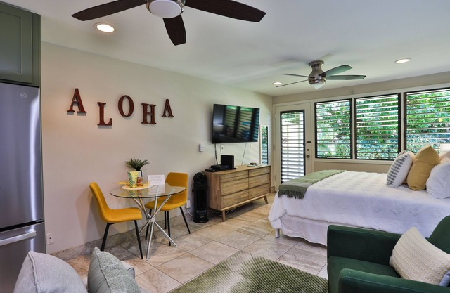 The Napili Bay, Steps to Sand, Studio, King bed, Remodeled in June of 2023