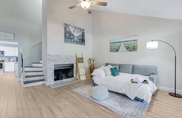 The Naples Getaway House with Hot Tubn