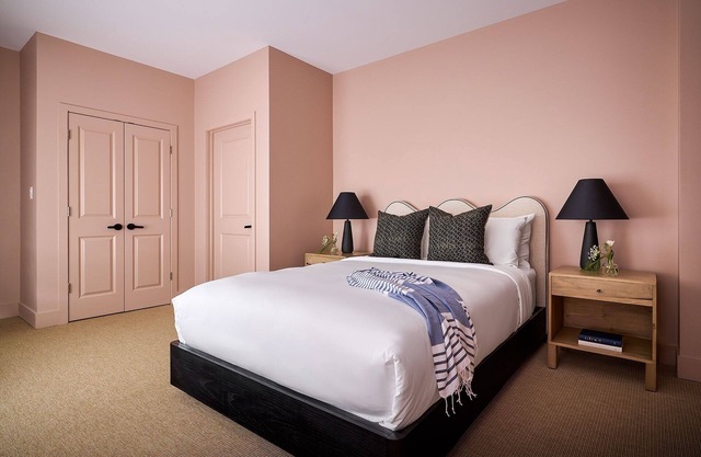 The Neighborhood Hotel - New Buffalo 103 - Queen (ADA)