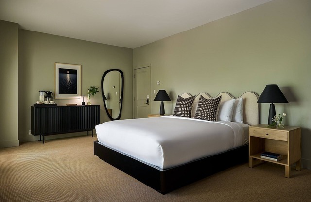 The Neighborhood Hotel - New Buffalo 201 - King + Day Bed + Porch + Fireplace