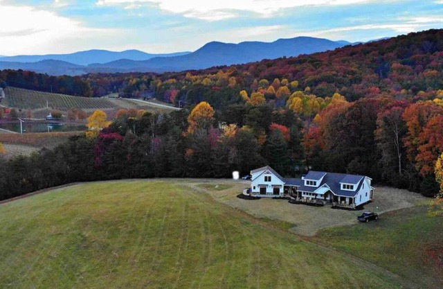 The Nest at Cardinal Hill | Minutes to wineries, mountains and downtown