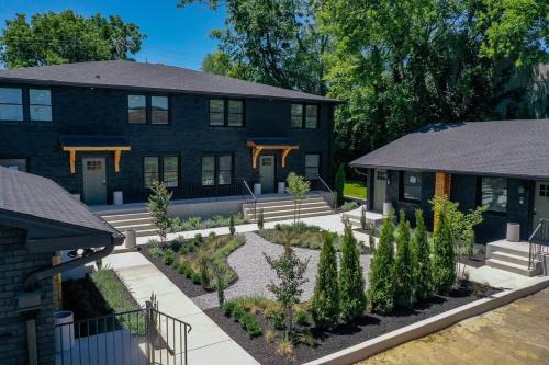 The Nomad 48-Person Hillsboro Village Retreat Studio 1BR Spaces