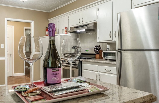 The Norman Gameroom - 3 BR 2 Bath home 2 blocks from campus