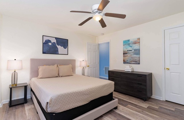 The North Hampton Suite A / 3 minute walk to beach