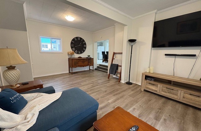 The Norwood Nest - Cozy Home in Town by trails