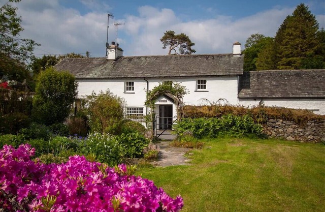 THE OLD FARM, pet friendly, with open fire in Ambleside