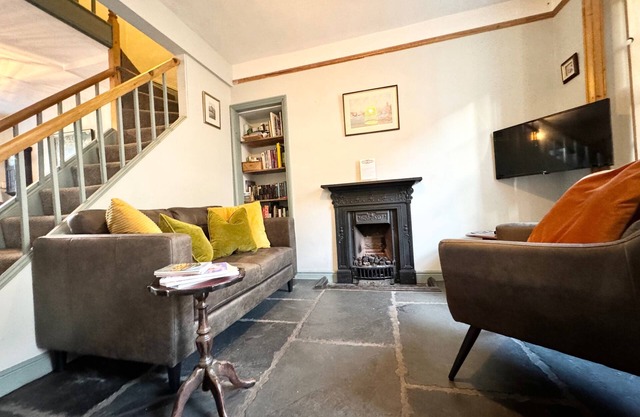 The Old Locksmith Cottage, 3 - Bed, Sleeps 6