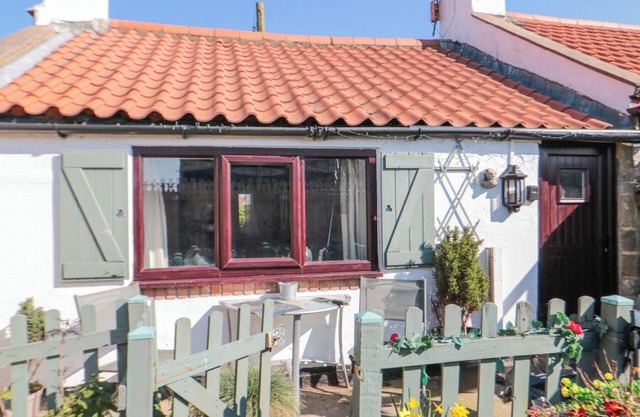 THE OLD MILL COTTAGE, pet friendly, with open fire in Whitby