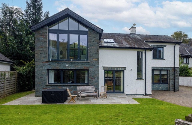 THE OLD POLICE HOUSE, family friendly, with a garden in Grasmere