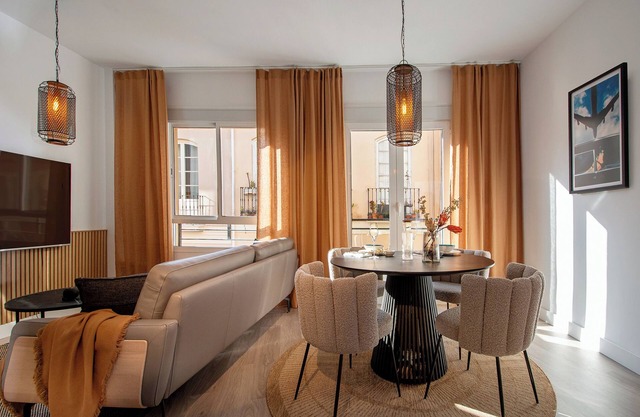 'The One' Luxurious Apartment with Balcony, Wi-Fi and Air Conditioning
