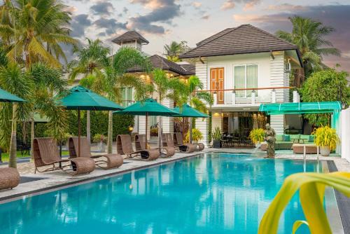 The Palace by Ocean