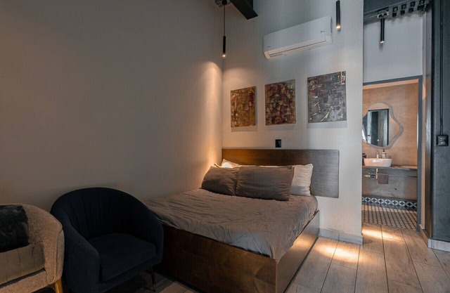 The Palm Loft–Modern Comfort with/Equipped Kitchen