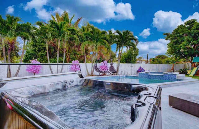 The Palms Getaway Villa