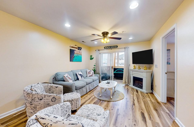 The Palms water-view condo near beach with outdoor pool, streaming, balcony, AC