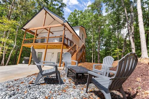 The Panda Lakehouse a Chic 4BR Retreat Lake Hartwell