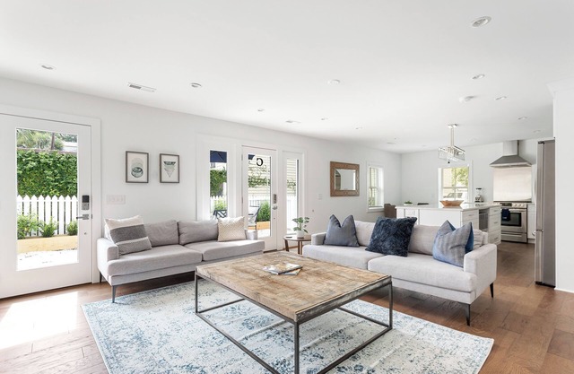 The Parthenon Suites | 2 Blocks to King St!