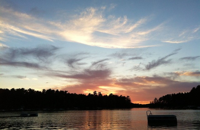 The Perch on Round Lake, freshly renovated, outdoor fun, great restaurants!