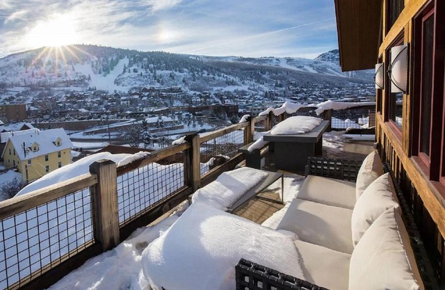 The Perch Park City - Magnificent 6 BR House With Views, Elevator, Game Room, Hot Tub