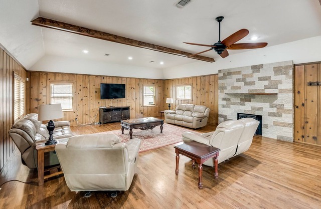 The Perfect Getaway/Boat Dock/Eagle Mountain!