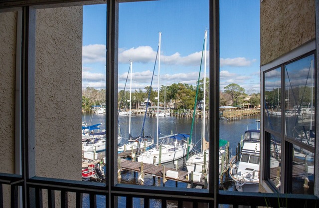 The perfect getaway, Marina Views