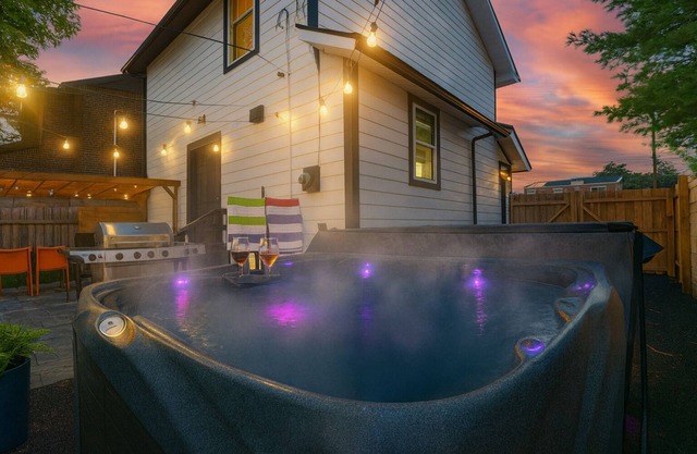 The Play Haus! Hot Tub-Game Room-Firepit-Families